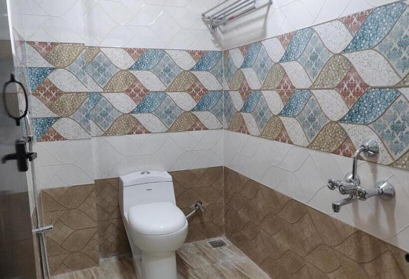 Studiou Familiar, Sri Vignesh Residency