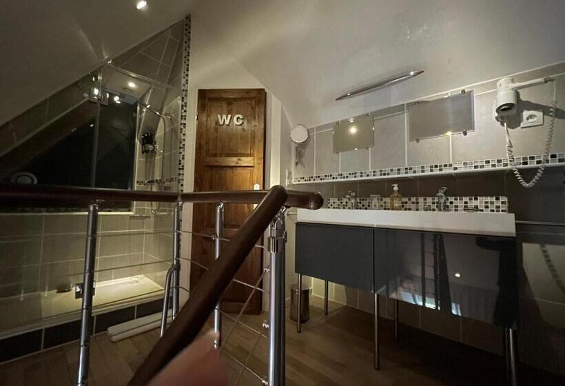 デラックストリプルルーム, La Métairie