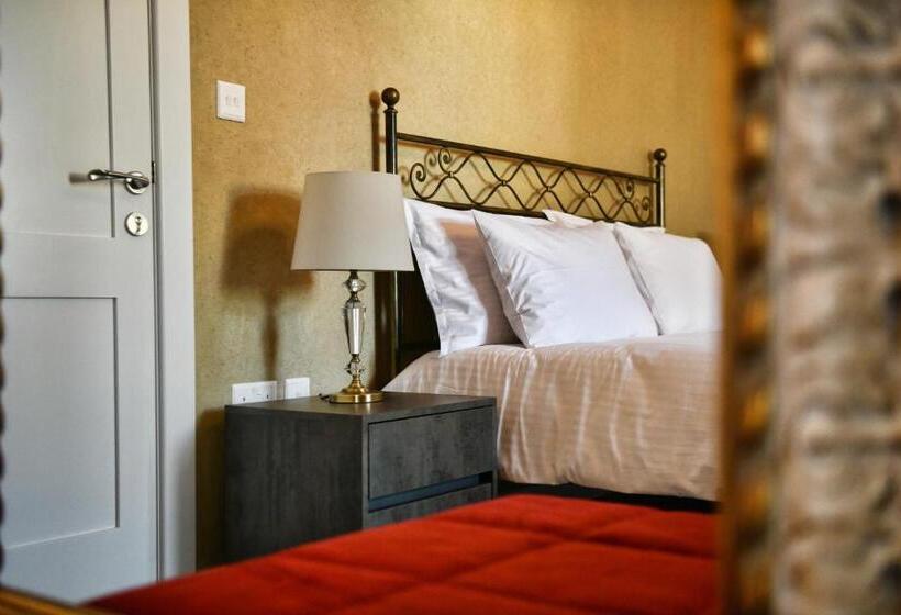 اتاق لوکس با بالکن, Xeuchia Accommodation