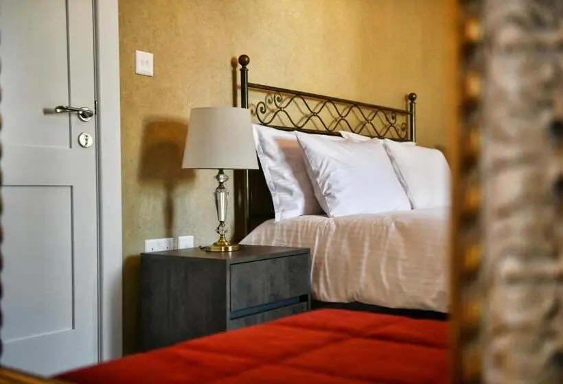 اتاق لوکس با بالکن, Xeuchia Accommodation