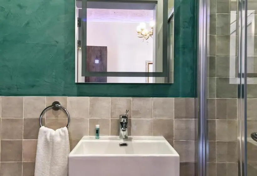 اتاق لوکس با بالکن, Xeuchia Accommodation