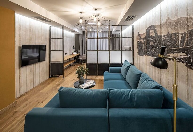 سوییت خانوادگی, Loft7