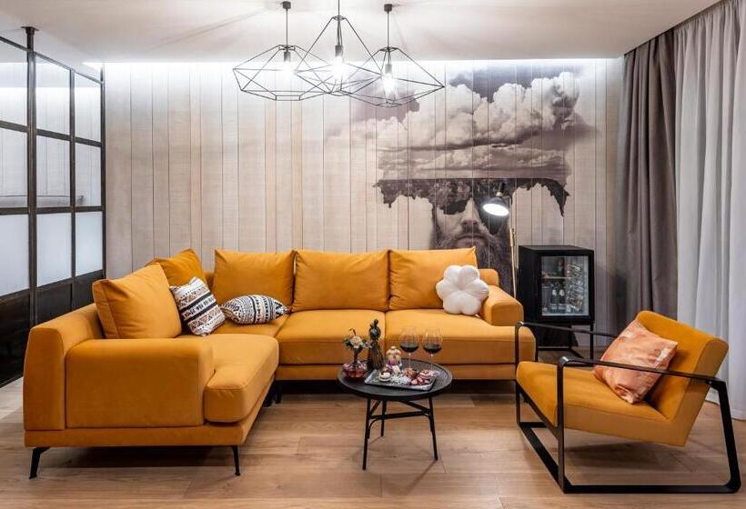 سوئیت با بالکن, Loft7