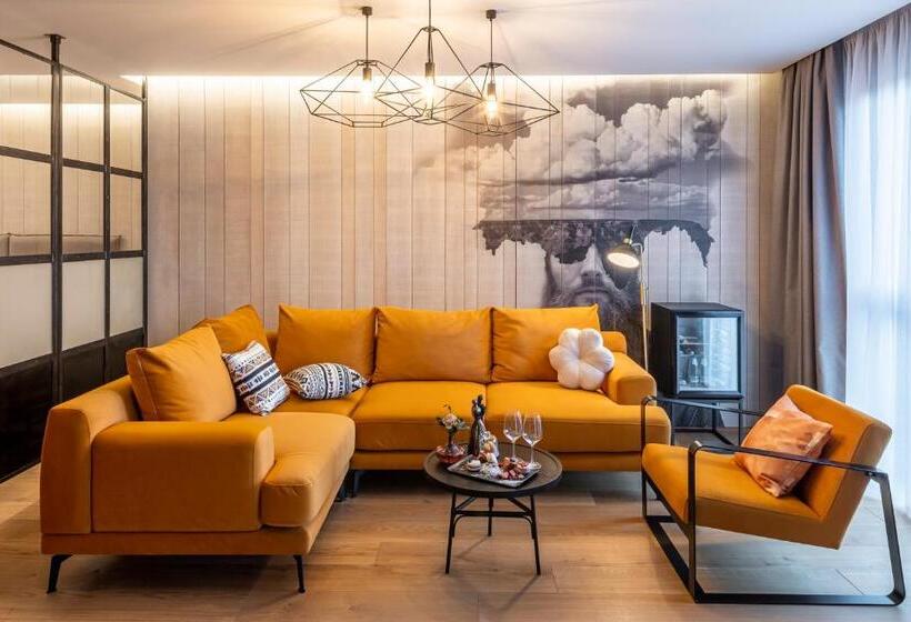 سوئیت با بالکن, Loft7