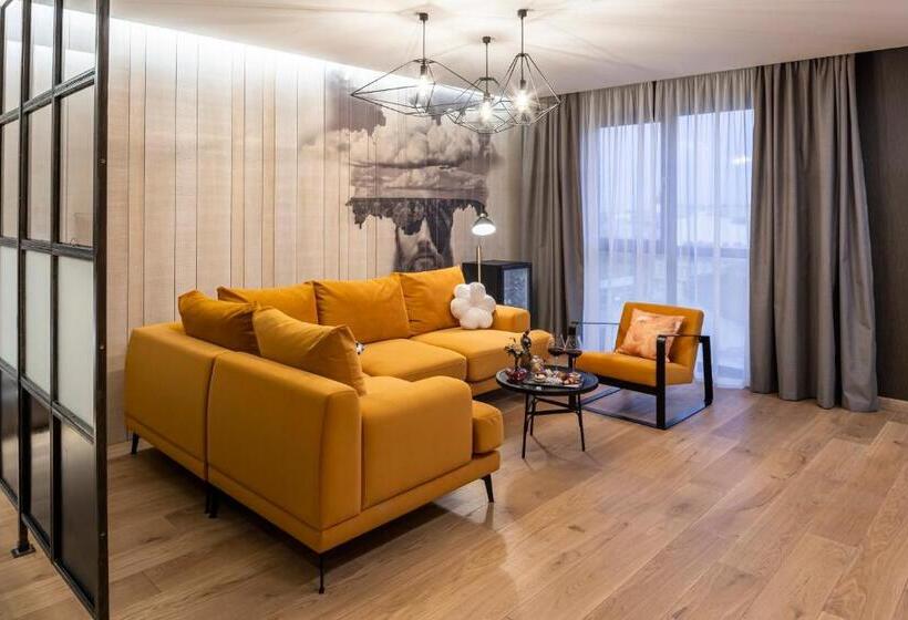 سوئیت با بالکن, Loft7