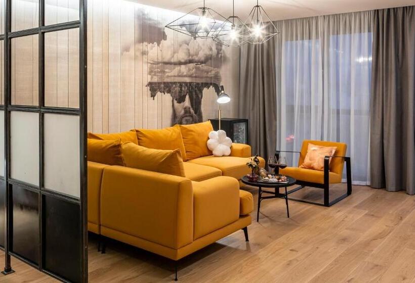 سوئیت با بالکن, Loft7