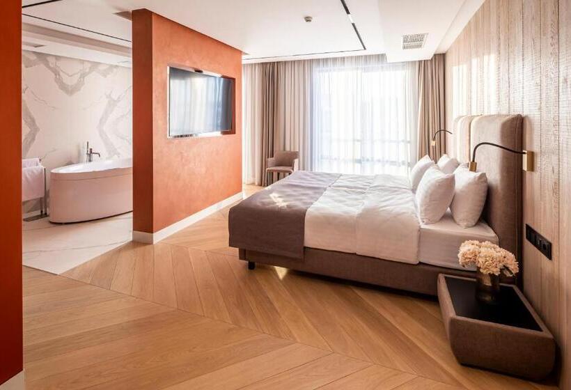 سوئیت با تخت بزرگ, Loft7