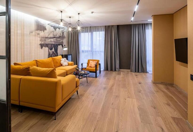 سوئیت با بالکن, Loft7