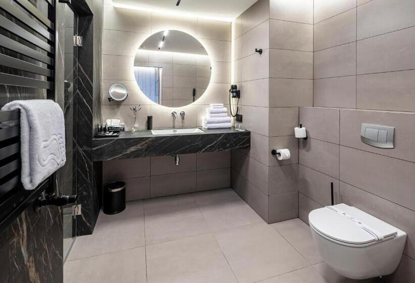 سوئیت با بالکن, Loft7