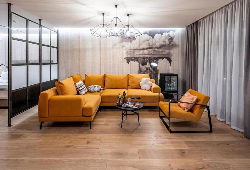 سوئیت با بالکن, Loft7