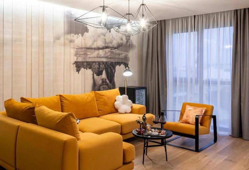 سوئیت با بالکن, Loft7