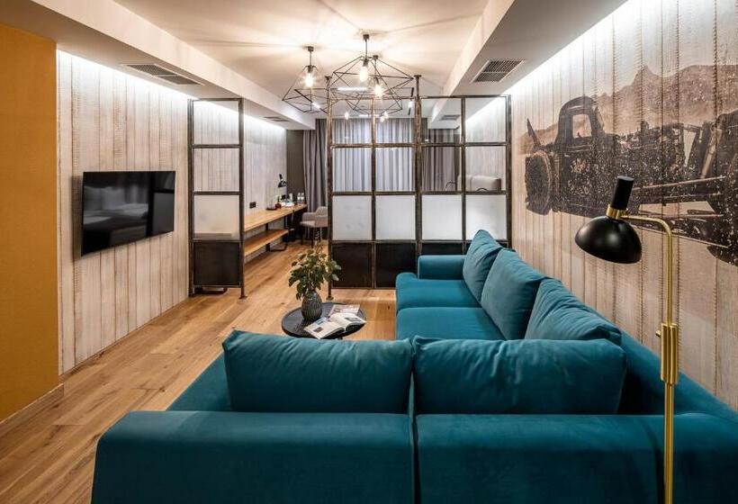 سوییت خانوادگی, Loft7