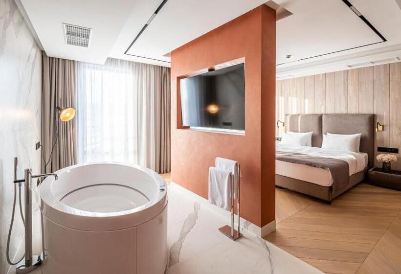 سوئیت با تخت بزرگ, Loft7