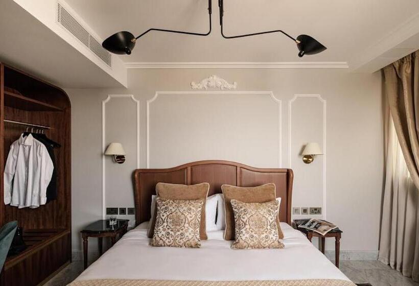 اتاق استاندارد, The Gomerino