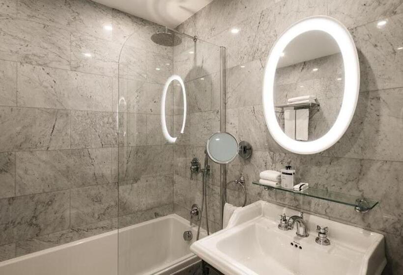 اتاق استاندارد با بالکن, The Gomerino