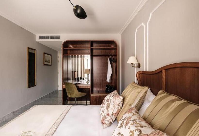 اتاق استاندارد با بالکن, The Gomerino