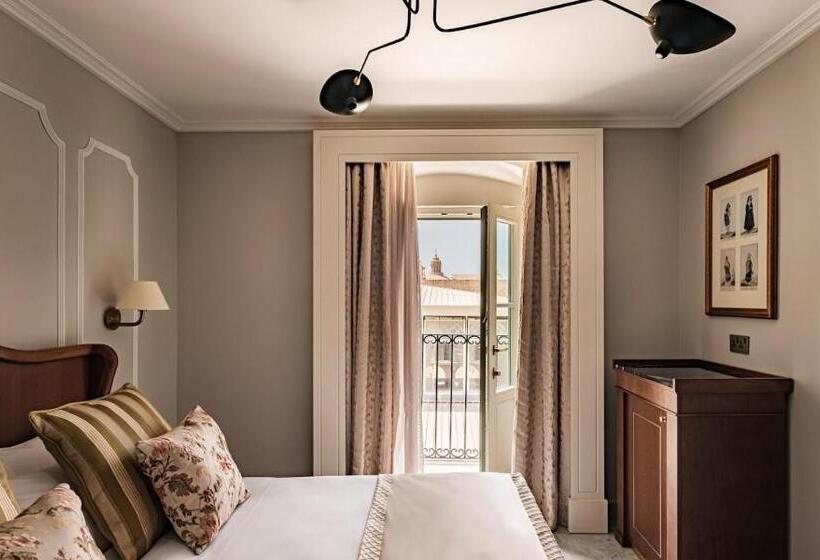 اتاق استاندارد با بالکن, The Gomerino