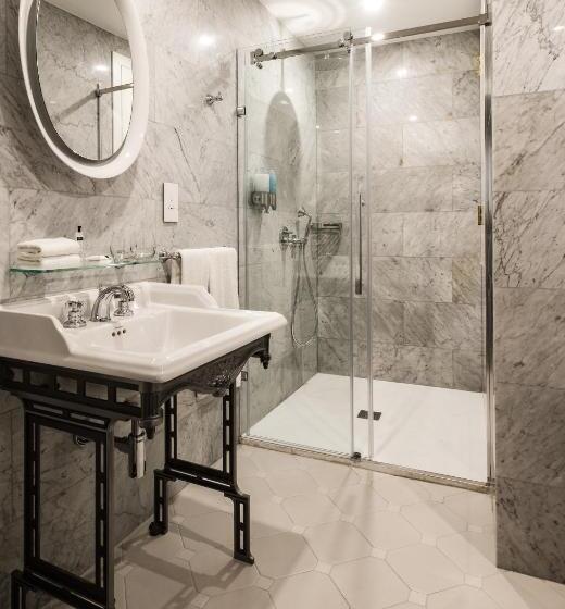 اتاق استاندارد, The Gomerino