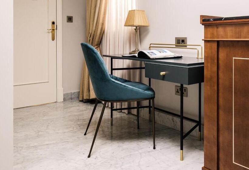 اتاق استاندارد, The Gomerino