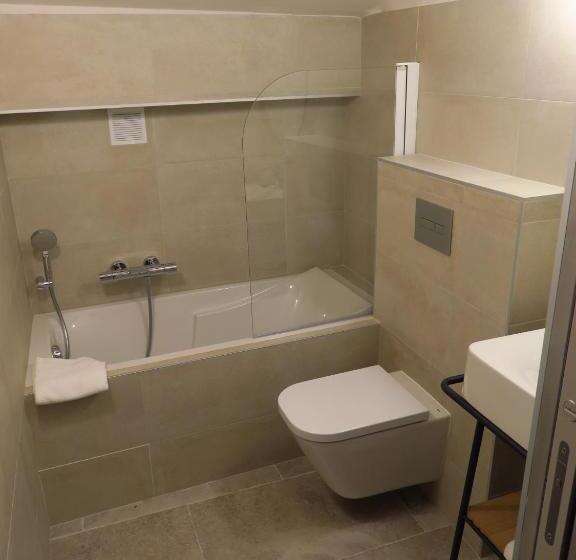 Номер Стандарт, La Taverne De L Escuelle