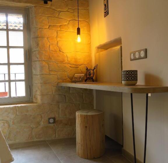 Номер Стандарт, La Taverne De L Escuelle