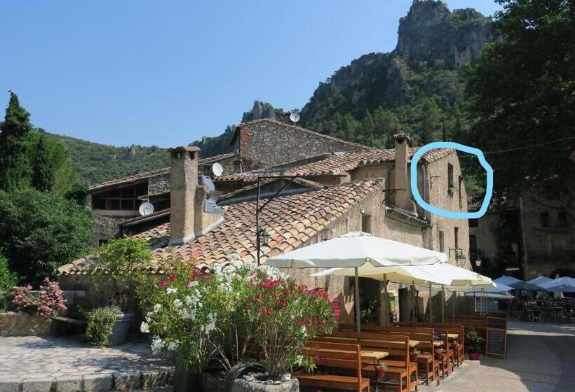 Номер Стандарт, La Taverne De L Escuelle