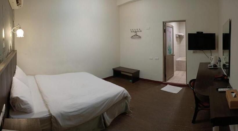 اتاق استاندارد, Min Chiao