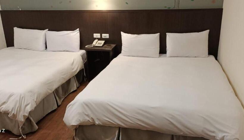 اتاق استاندارد چهار تخته, Min Chiao