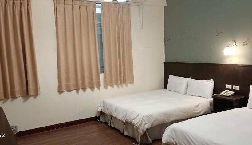 اتاق استاندارد چهار تخته, Min Chiao