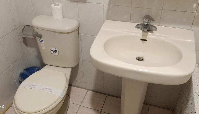 اتاق استاندارد چهار تخته, Min Chiao