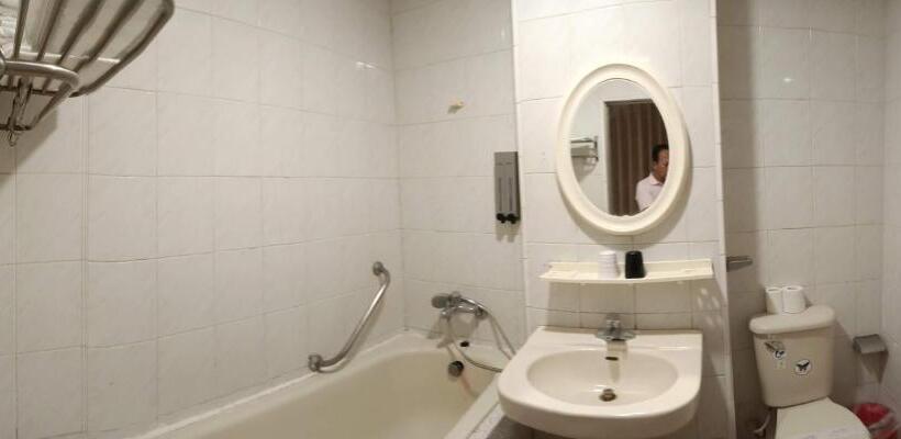 اتاق استاندارد چهار تخته, Min Chiao