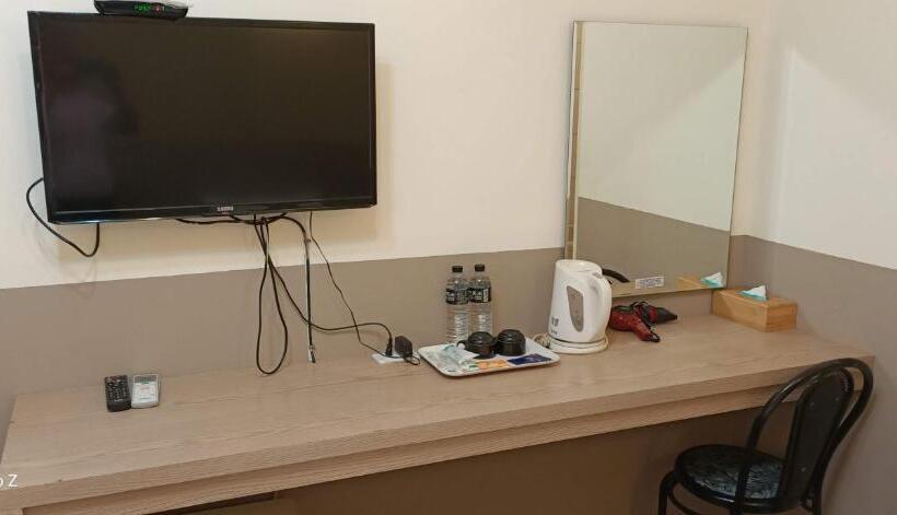 اتاق استاندارد یک نفره, Min Chiao