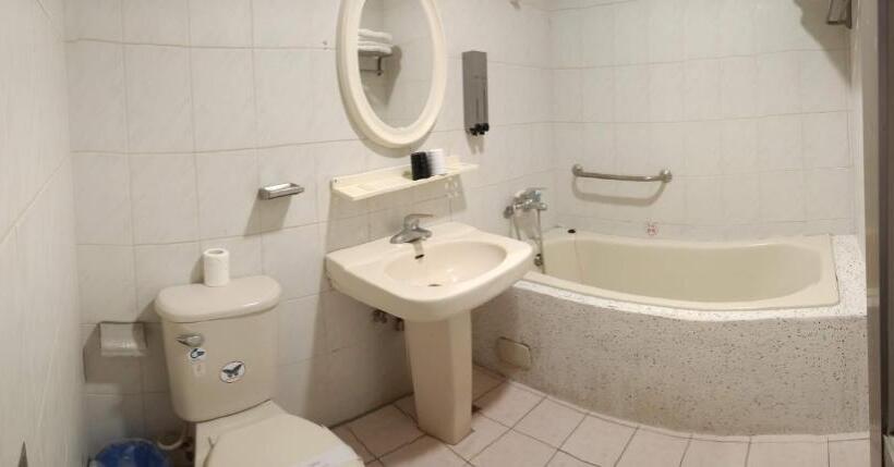 اتاق استاندارد یک نفره, Min Chiao