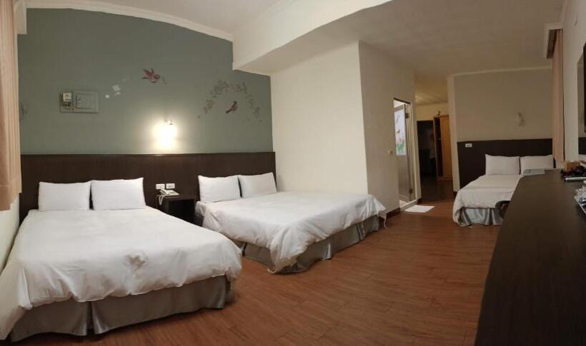 سوئیت جونیور خانوادگی, Min Chiao