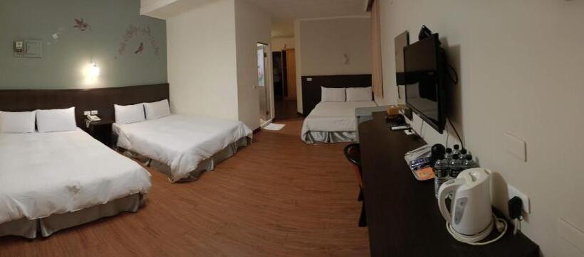 سوئیت جونیور خانوادگی, Min Chiao