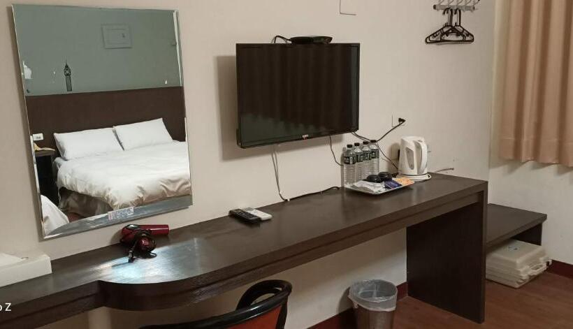 سوئیت جونیور خانوادگی, Min Chiao