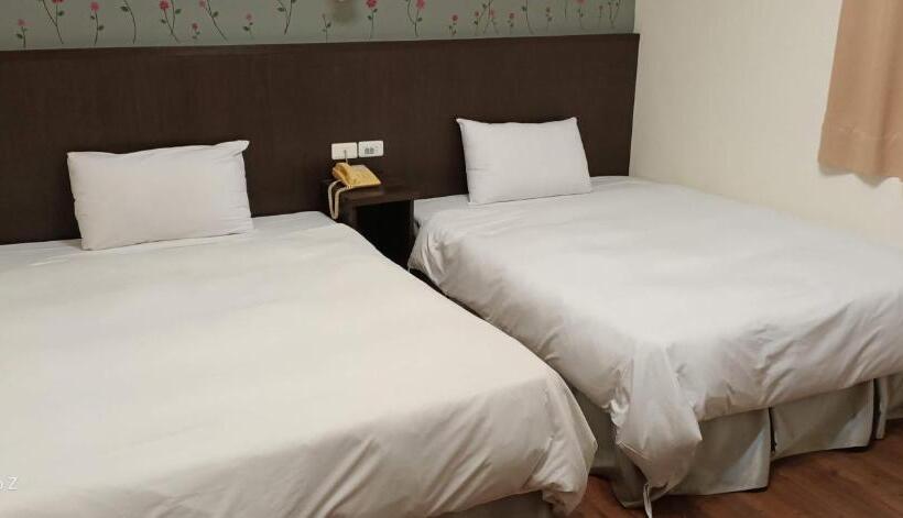 اتاق عادی, Min Chiao