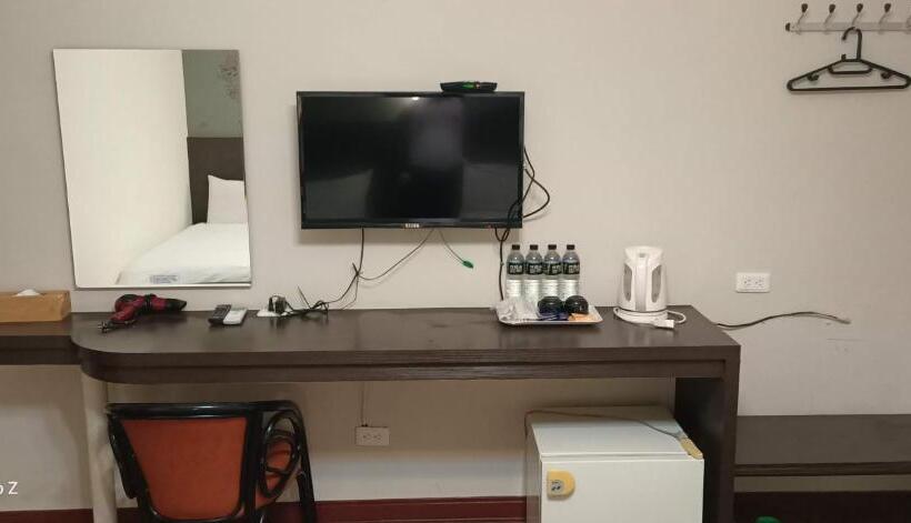 اتاق سوپریور خانوادگی, Min Chiao