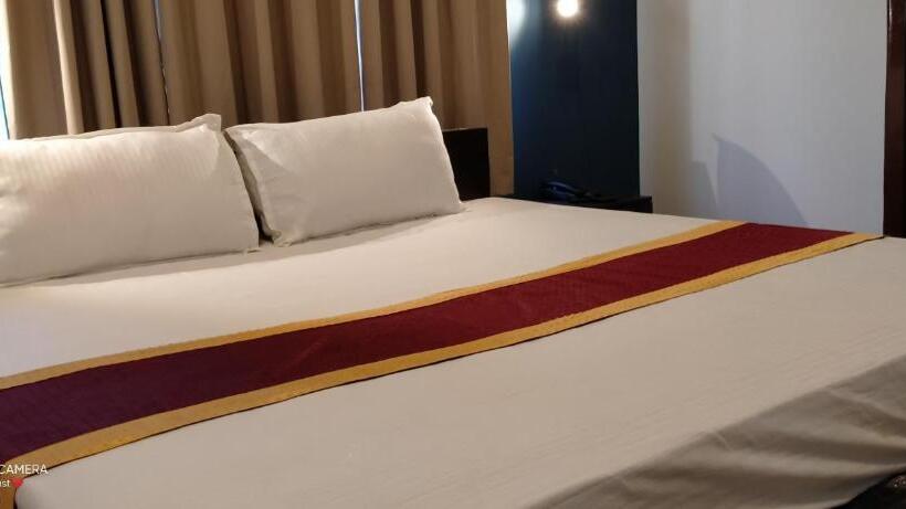 اتاق لوکس, Swastik Inn