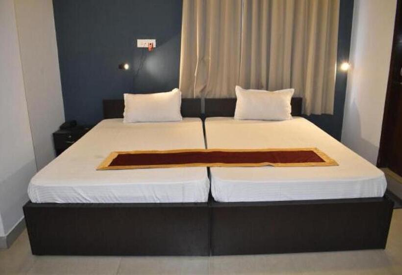 اتاق لوکس, Swastik Inn