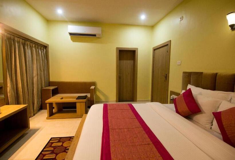 Номер Deluxe с Балконом, The River Front Resort