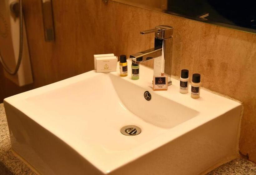 غرفة قياسية سرير كينج, The River Front Resort