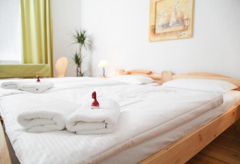 标准三人间共用浴室, Pension Am Rathaus