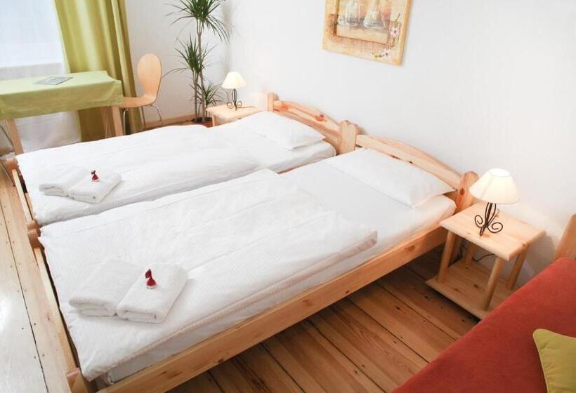 标准三人间共用浴室, Pension Am Rathaus