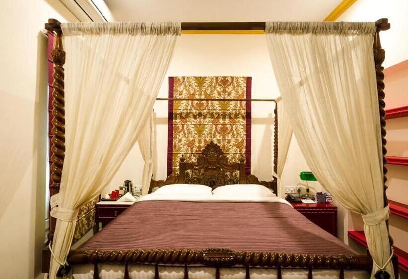 디럭스 룸, The Corner Courtyard