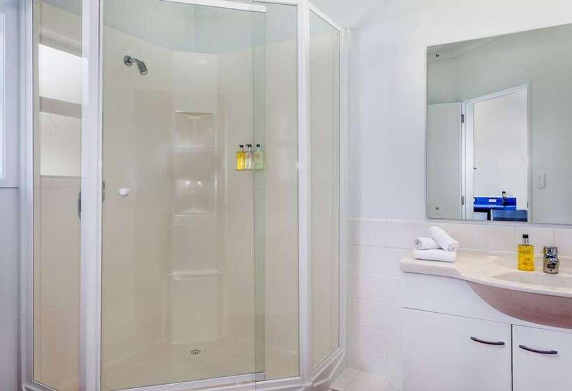 סטודיו דלוקס, Awa Motel