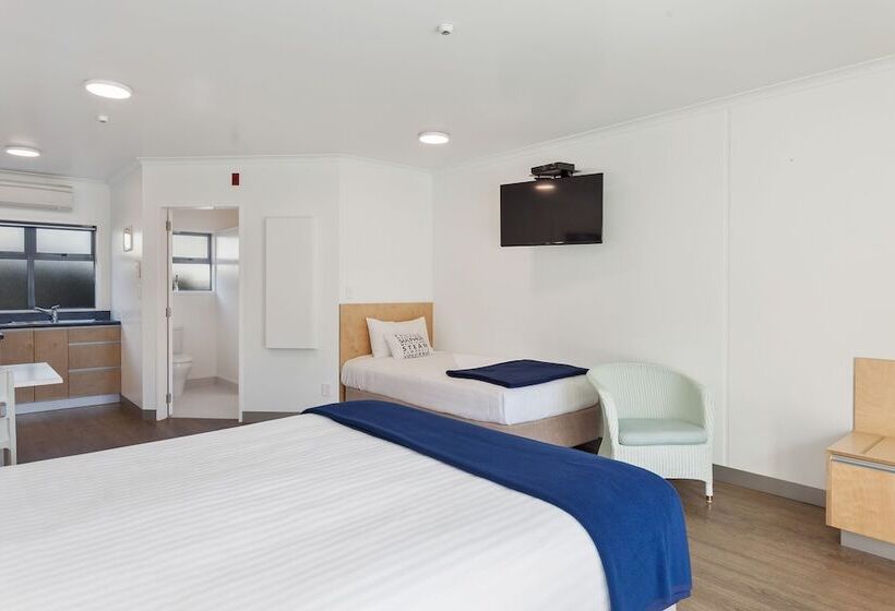 סטודיו דלוקס, Awa Motel