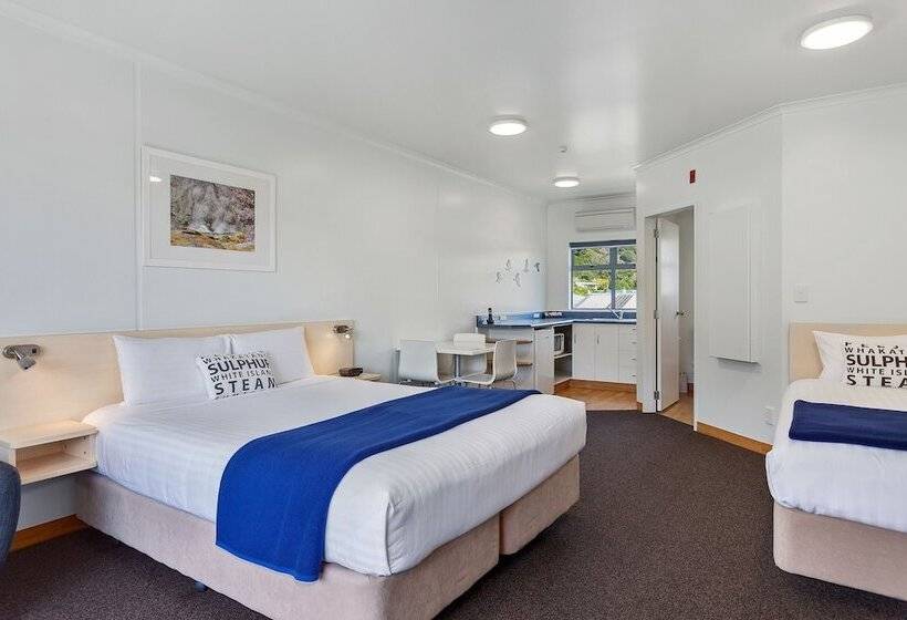 סטודיו דלוקס, Awa Motel