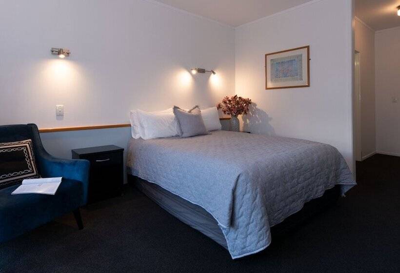 수피리어 스튜디오, Aotearoa Lodge