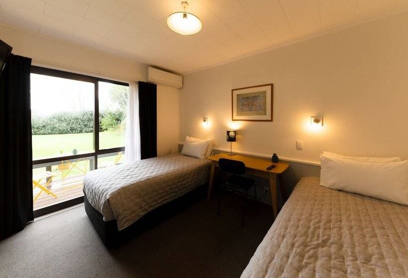 스탠다드 스튜디오, Aotearoa Lodge